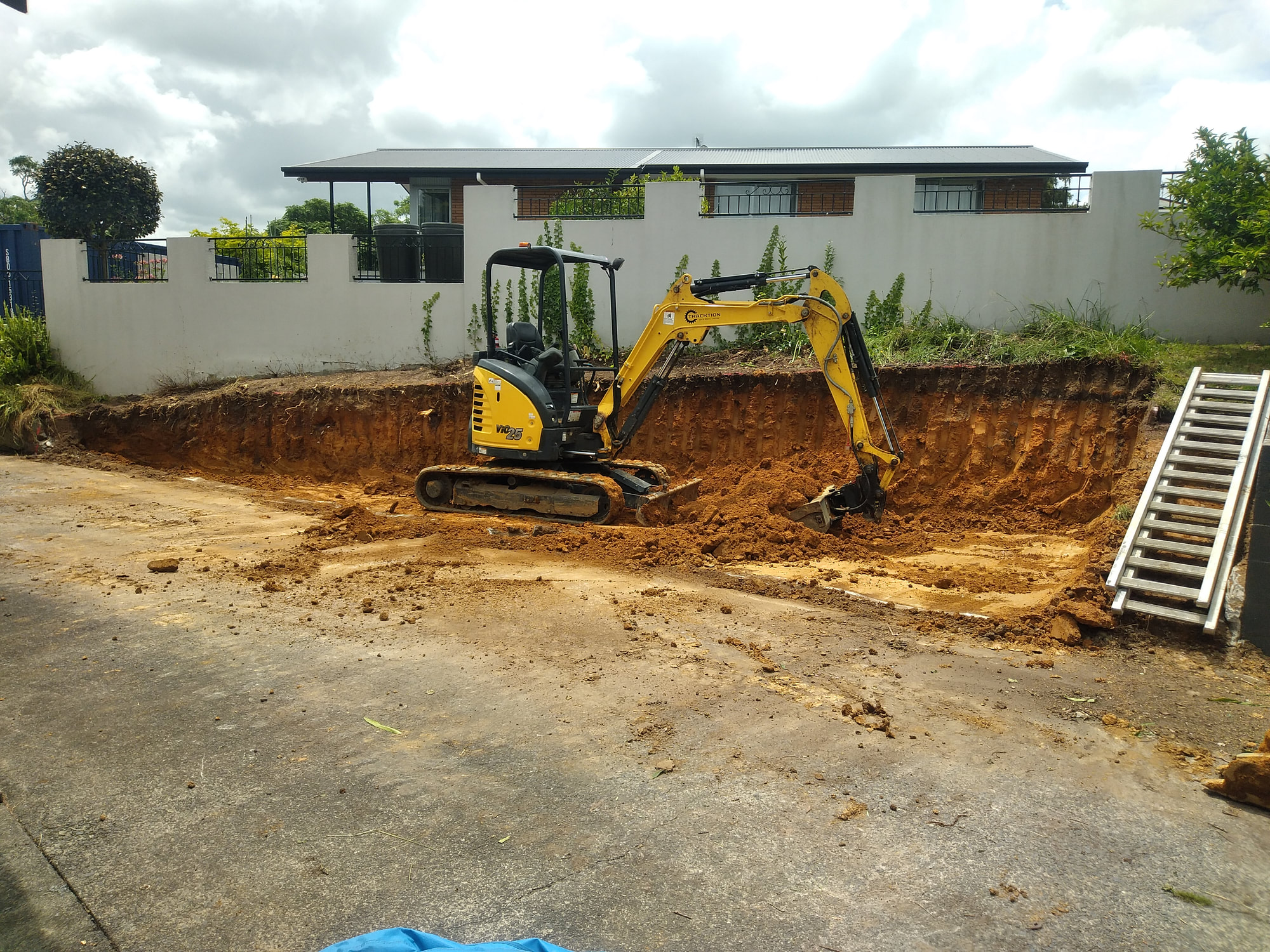 Yanmar ViO25 mini excavator cutting a batter for a retaining wall